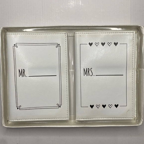 ICING MR. MRS. PASSPORT HOLDER COVER TRAVEL WEDDING NEWLY WEDS 2 PACK HONEYMOON - Picture 4 of 7